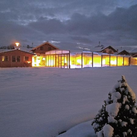 Alluring Holiday Home In Ubersee With Whirlpool エクステリア 写真
