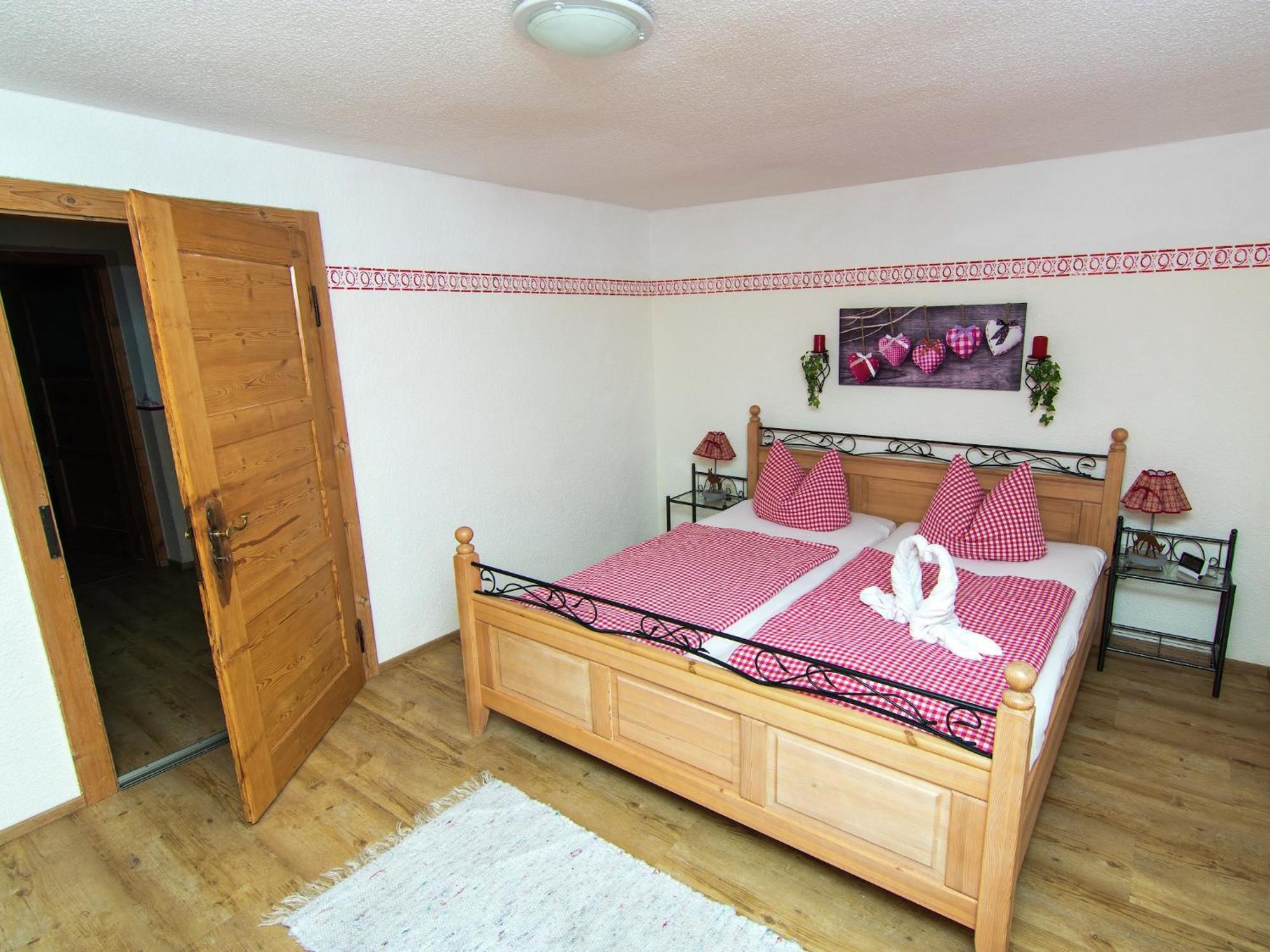 Alluring Holiday Home In Ubersee With Whirlpool エクステリア 写真