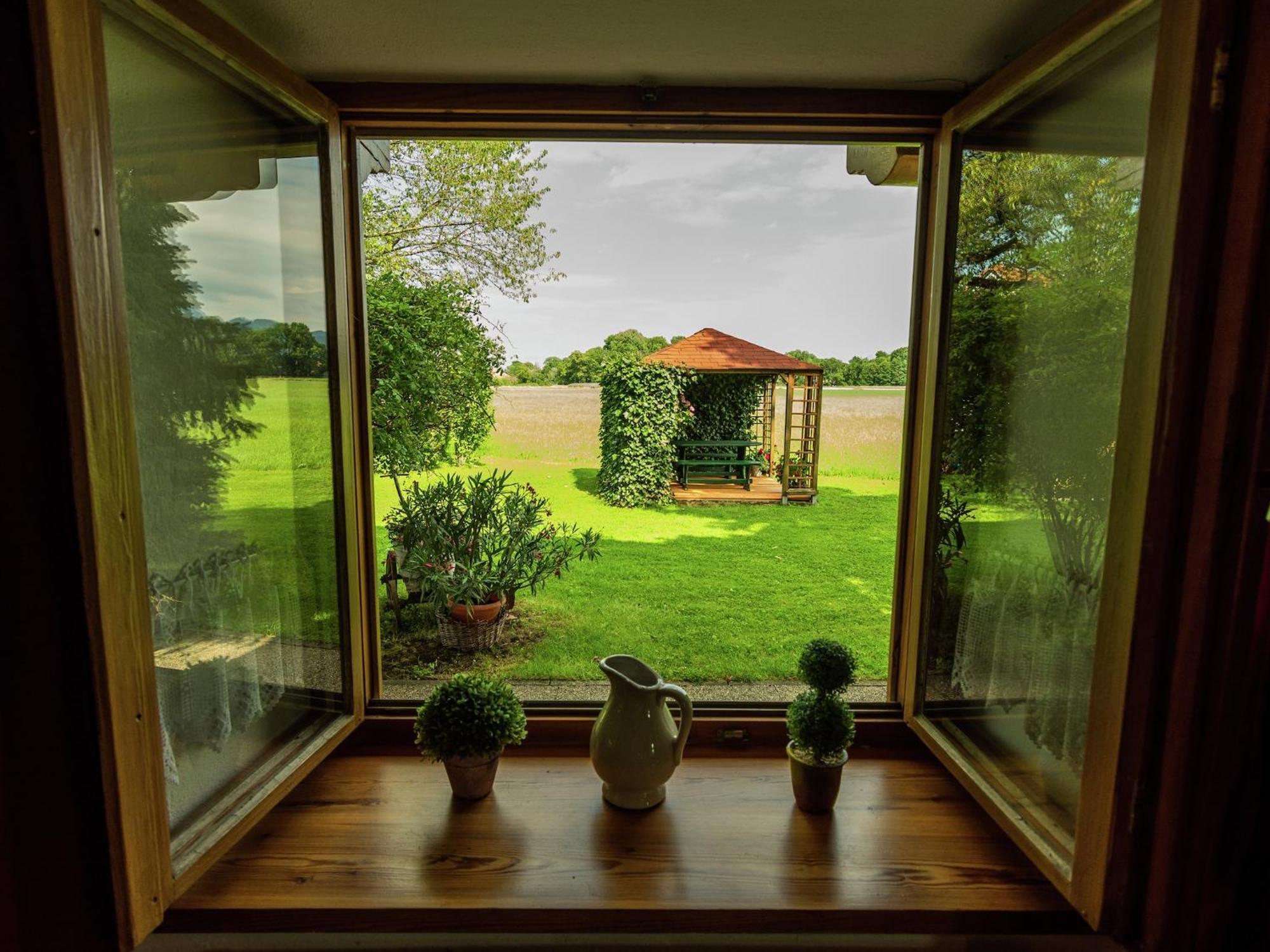 Alluring Holiday Home In Ubersee With Whirlpool エクステリア 写真