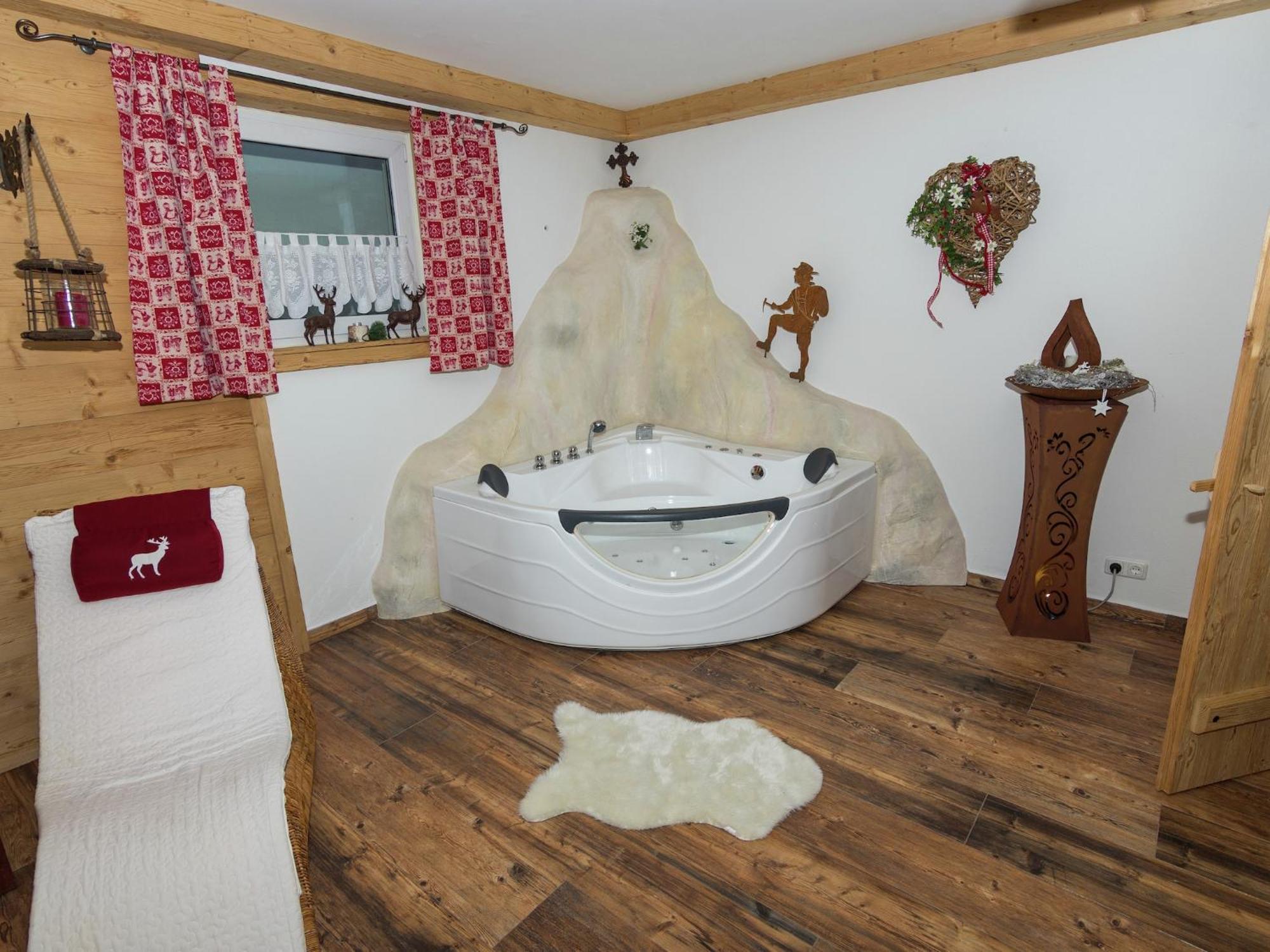 Alluring Holiday Home In Ubersee With Whirlpool エクステリア 写真