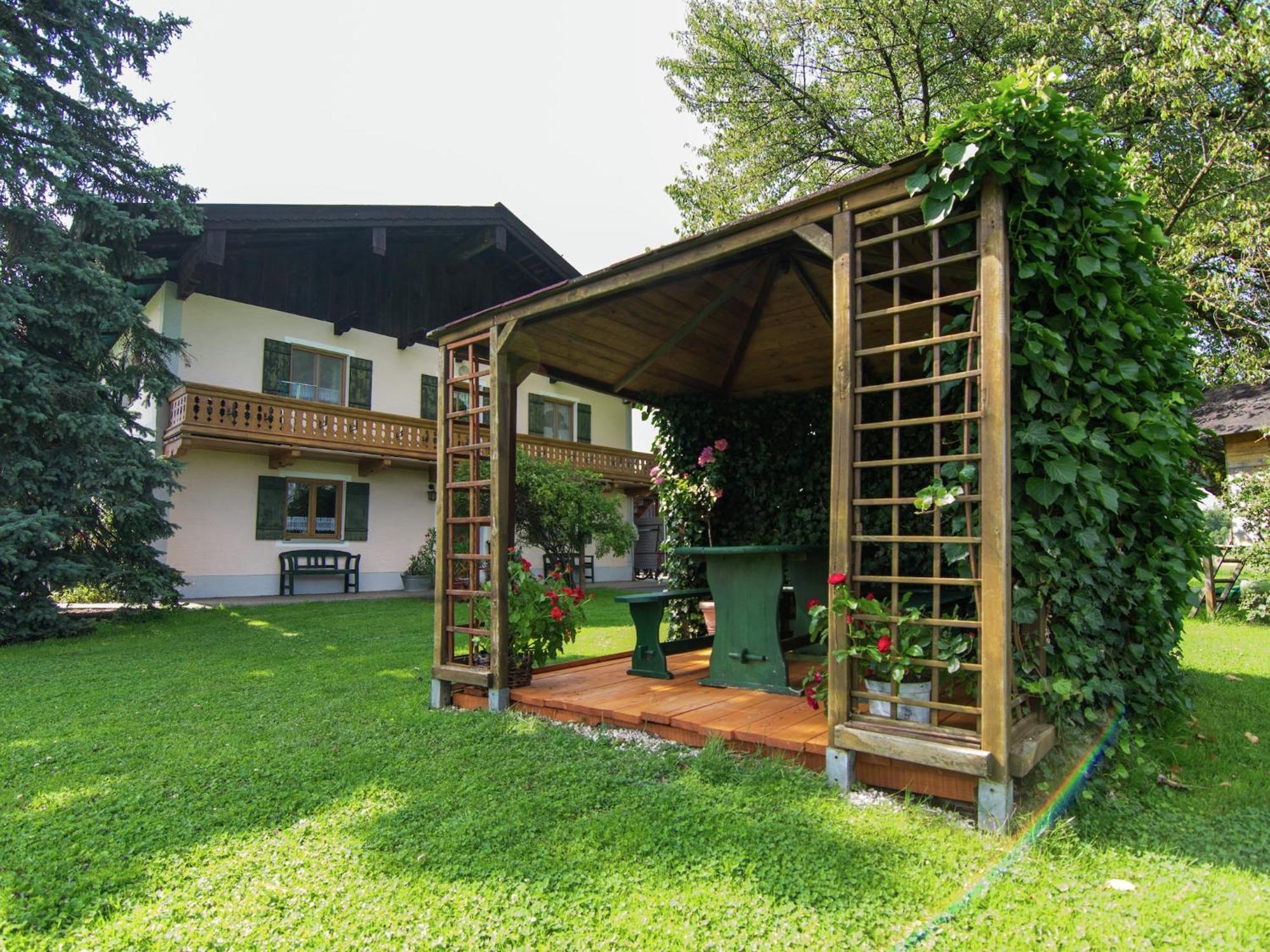 Alluring Holiday Home In Ubersee With Whirlpool エクステリア 写真