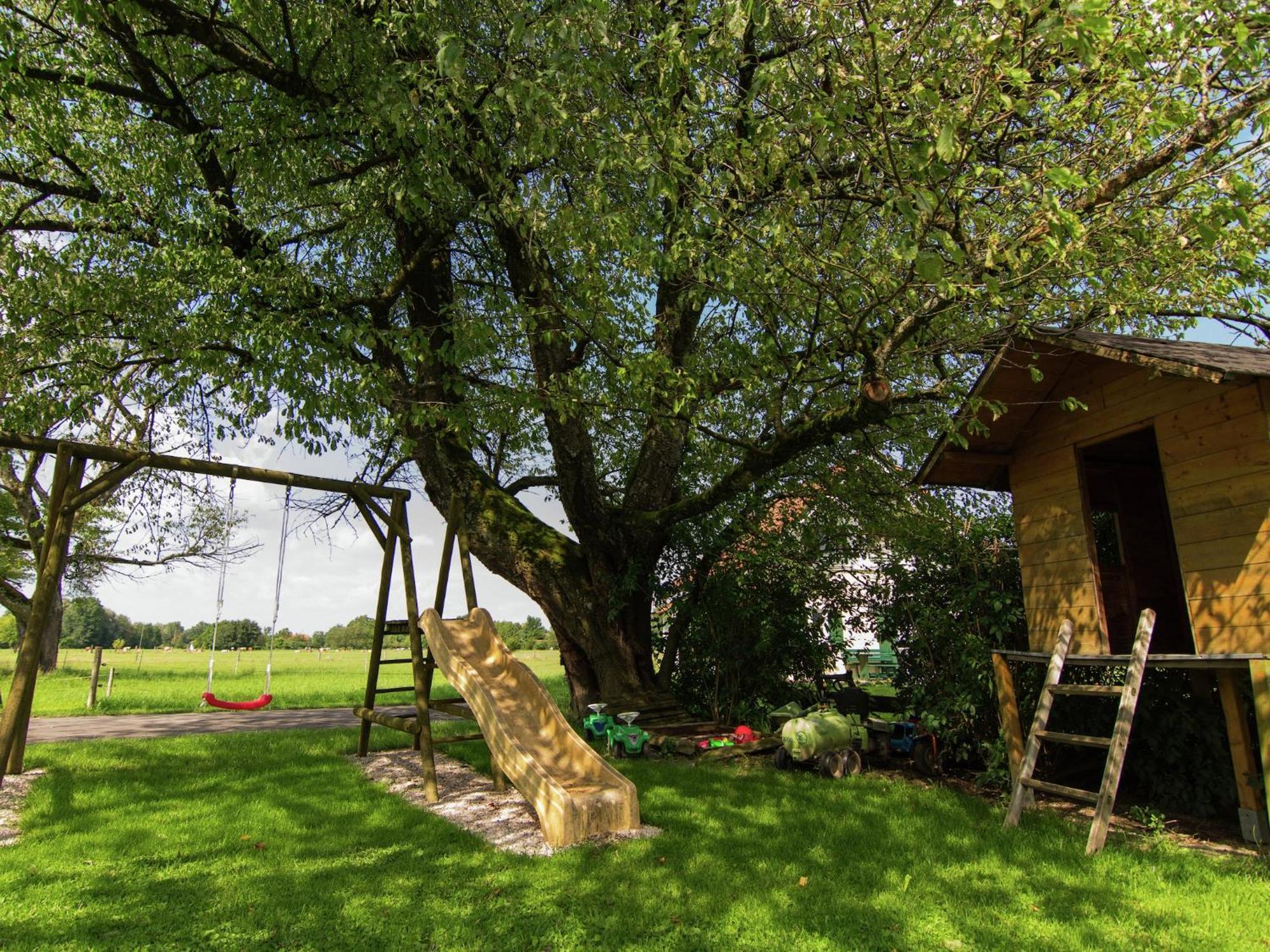 Alluring Holiday Home In Ubersee With Whirlpool エクステリア 写真