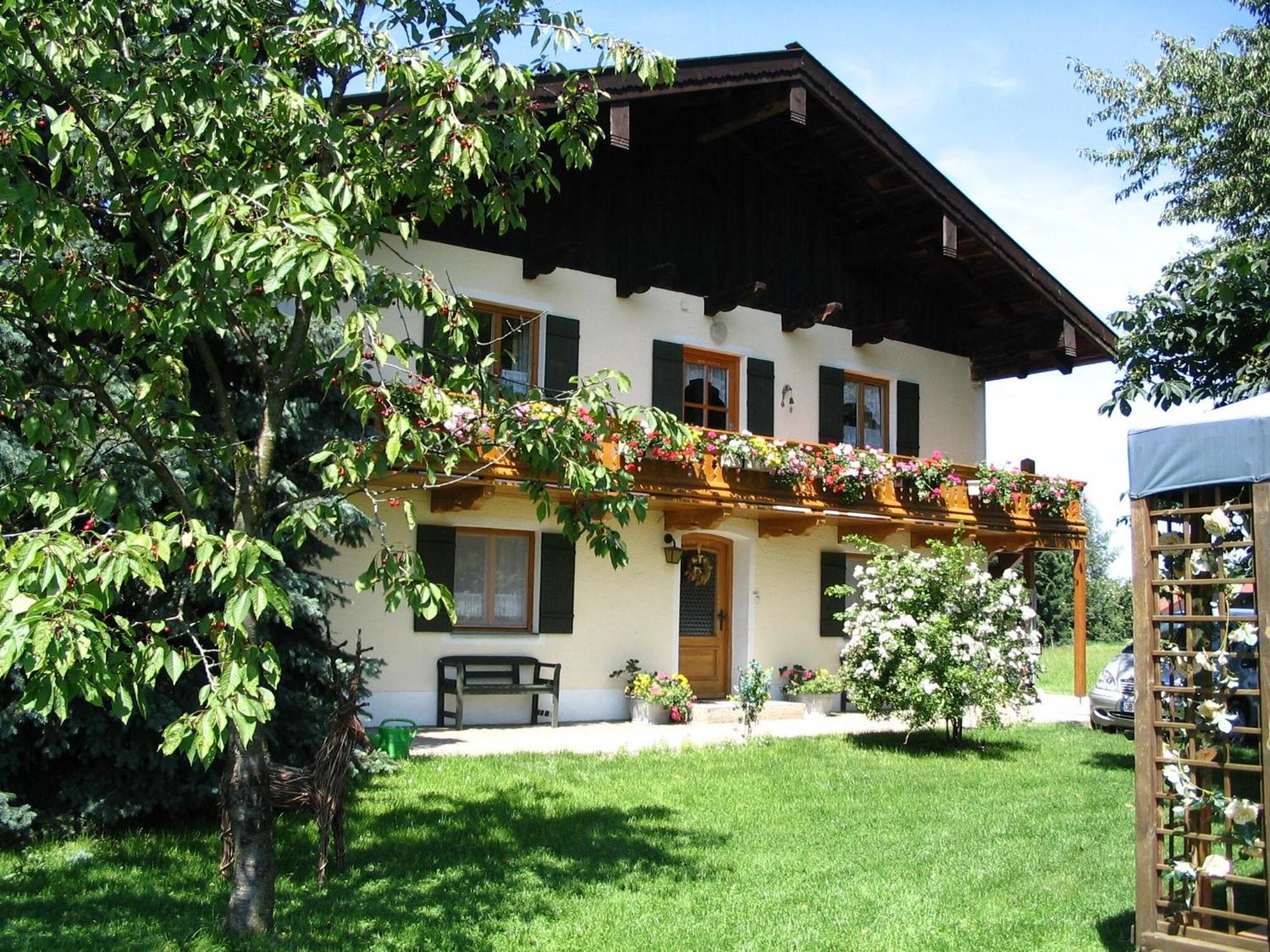 Alluring Holiday Home In Ubersee With Whirlpool エクステリア 写真