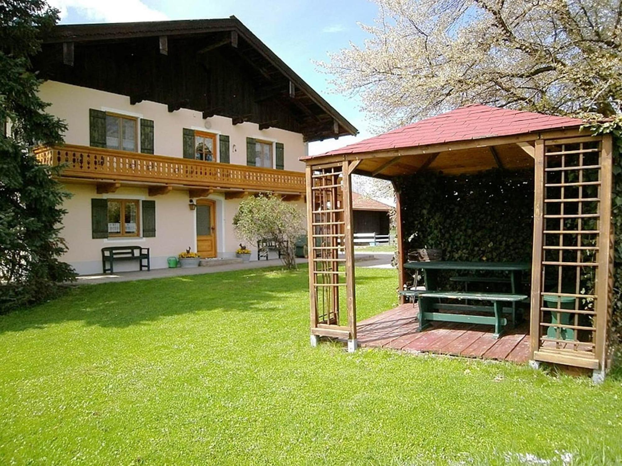 Alluring Holiday Home In Ubersee With Whirlpool エクステリア 写真